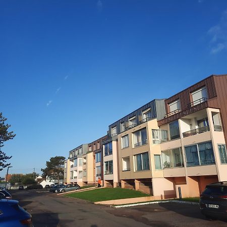 Plage Et La Mer Tres Proche Courseulles-sur-Mer Kültér fotó